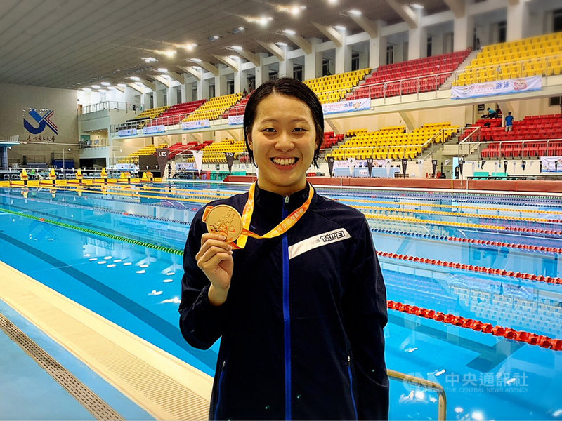 108年全國運動會女子組游泳競賽22日持續進行,台北市黃渼茜在50公尺自由式決賽中飆出25秒78成績,打破全國紀錄,拿下金牌。中央社記者黃巧雯攝 108年10月22日