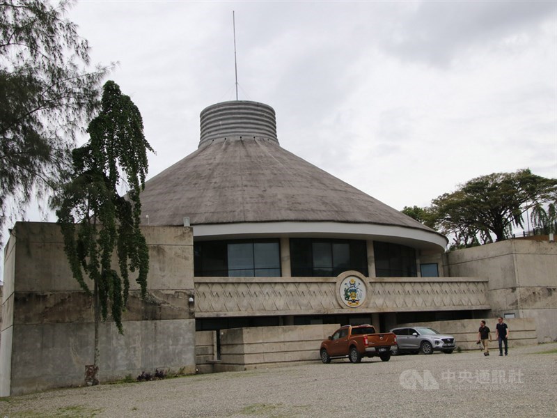 索羅門群島政府表示,中央省地方政府將杜拉吉島整座租給中國的森田企業集團,雙方簽下的合約「違法」,應立即終止。圖為索羅門國會。(中央社檔案照片)