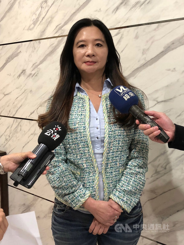 中華民國跆拳道協會26日舉行理事會,通過罷免理事長吳兩平,跆協理事應曉薇(圖)受訪表示:「已經沒有辦法再去討論、研究、檢討,到底過去一年發生什麼事,只能說從今天開始,必須讓跆拳道浴火重生。」中央社記者黃巧雯攝 108年10月26日