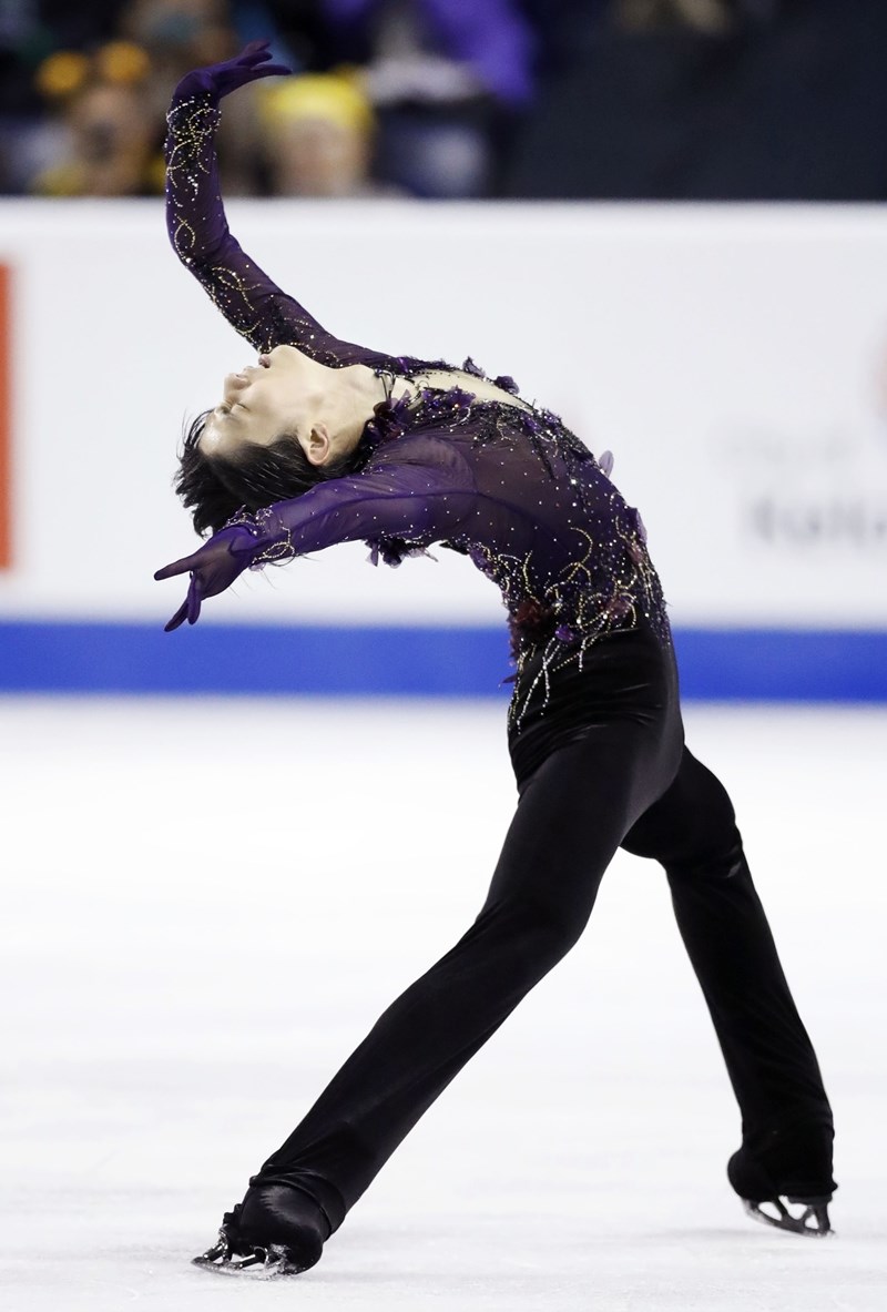 日本男子花式滑冰選手羽生結弦,27日在國際滑冰總會花式滑冰大獎賽加拿大站以壓倒性總分奪冠。(共同社提供)