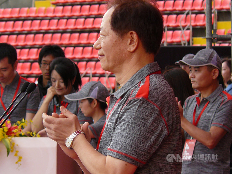 台積電2日舉辦運動會,由董事長劉德音主持,他再次送出紅包,台灣3.9萬名員工,每人發給新台幣1.2萬元獎金,共4.68億元。中央社記者張建中攝 108年11月2日