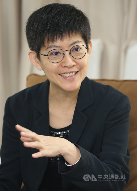 公視總經理曹文傑接受中央社專訪時表示,把內容做好,是台灣影視音產業目前能夠為國際OTT平台(影音串流平台)所帶來的威脅與困境解套的一種方式;但另一方面,就是本土化的OTT平台建置要加快腳步。中央社記者鄭傑文攝 108年11月2日