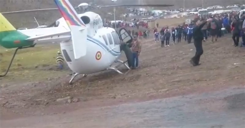 一架載著玻利維亞總統莫拉萊斯的直升機4日因機械故障而緊急降落,前內政部長莫爾迪斯在推特發文稱是「一場犯罪攻擊」。(圖取自twitter.com/HugoMoldiz)