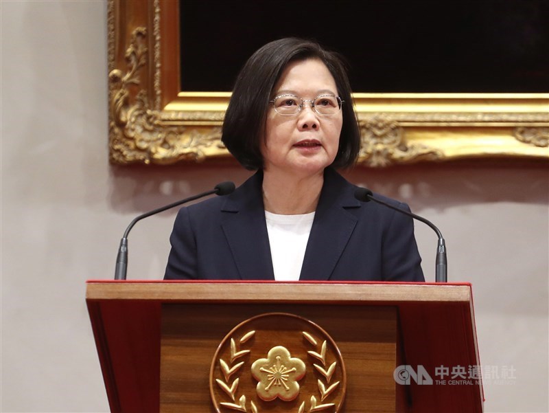 蔡總統5日在臉書回應中國新公布的「26條措施」,認為這個用意就是強推中國定調的「一國兩制台灣方案」。(中央社檔案照片)