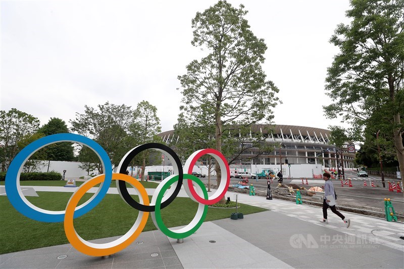日本2020年東京奧運主場館「新國立競技場」（圖）基地下方，興建前被挖出187副骸骨。（中央社檔案照片）
