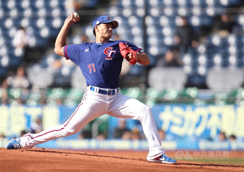 世界12強棒球複賽11日台北時間上午11時開打,中華隊首戰在日本千葉ZOZO球場對墨西哥,中華隊此戰由江少慶先發主投。中央社記者張新偉千葉攝 108年11月11日