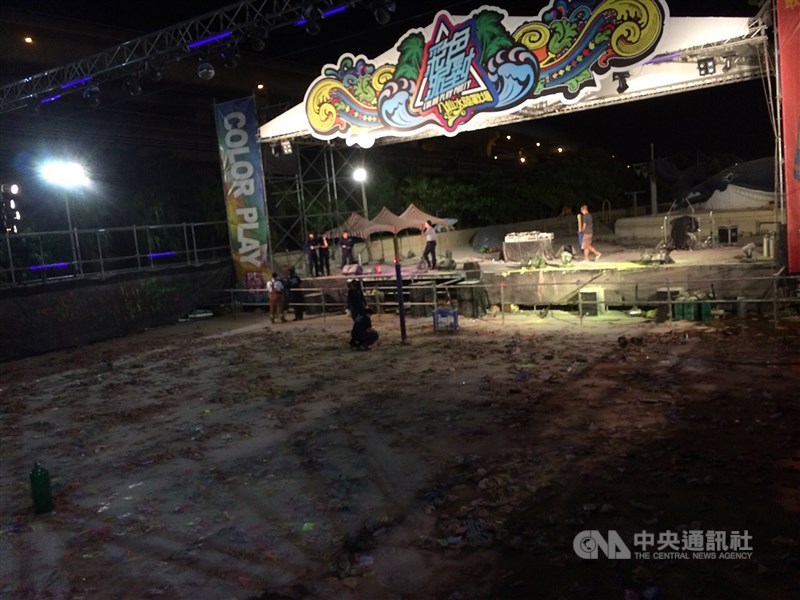八仙樂園2015年6月27日舉辦「彩色派對」時,發生粉塵爆炸,造成15人死亡、471人輕重傷。圖為事發現場。(中央社檔案照片)