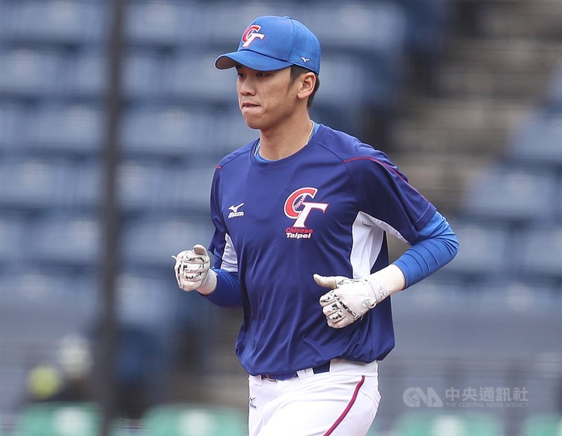 世界12強棒球複賽台北時間11日上午11時在日本千葉ZOZO球場開打,中華隊首戰對上墨西哥,三壘手王威晨擔任開路先鋒。中央社記者張新偉千葉攝 108年11月11日