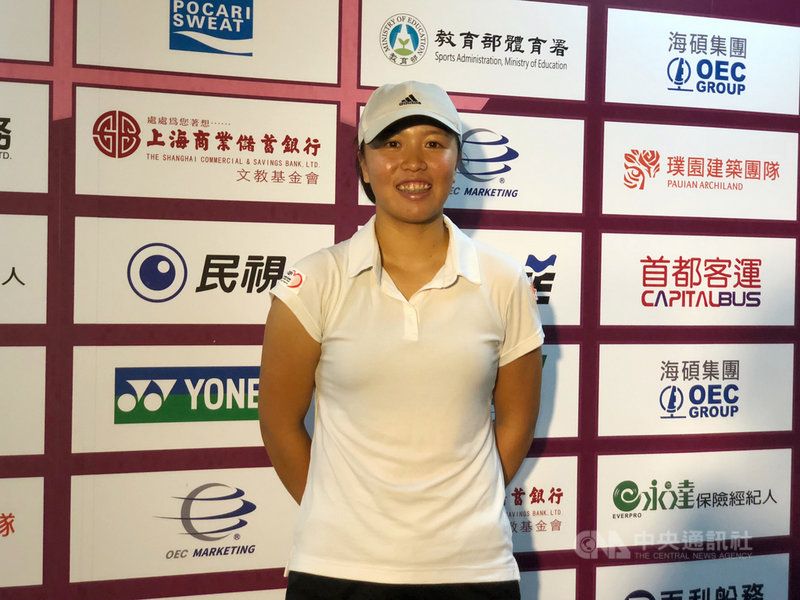 2019台北海碩網球公開賽,台灣網球女將李亞軒(圖)與妹妹李亞芯在會內賽女單分頭出擊,對於兩人未來是否可能攜手出征雙打賽事,她們13日都表示,不考慮。中央社記者黃巧雯攝 108年11月13日
