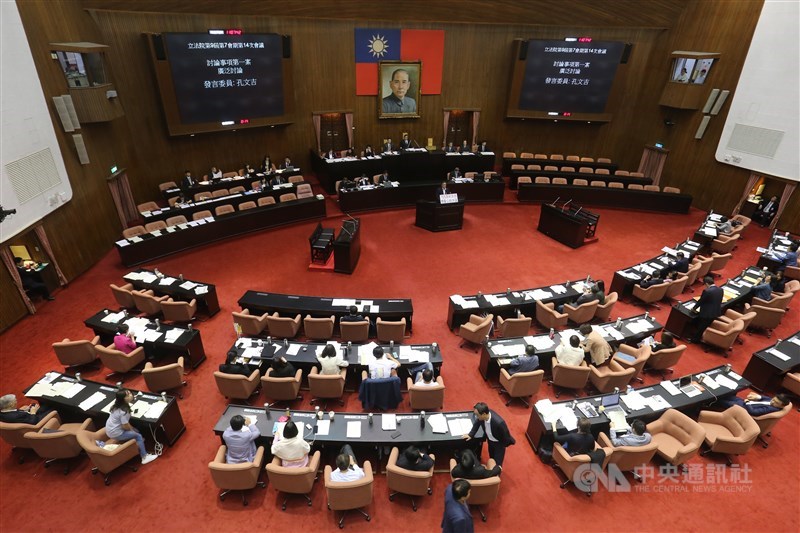 2020立委選戰不分區部分,國民黨內部預估安全名單約14席,民進黨則預估安全名單15席上下,第三勢力也積極布局。(中央社檔案照片)