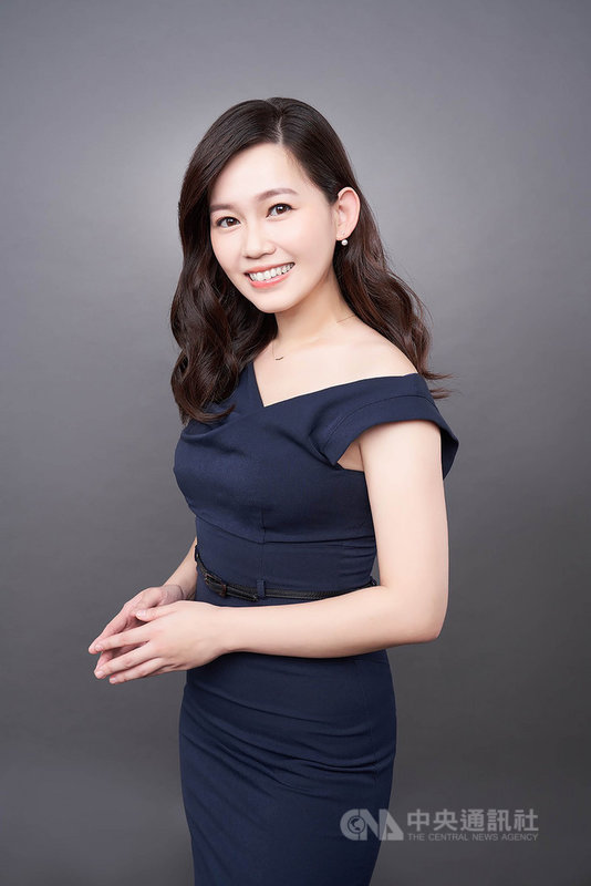 台灣基進14日公布提名7名不分區立委,第4名是血管外科醫師吳欣岱,她表示,對於目前詭變的國際情勢,擔心台灣的未來,願意挺身盡一己之力。(台灣基進提供)中央社記者王淑芬傳真 108年11月14日