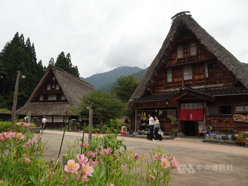 日本岐阜縣白川鄉的合掌村與富山縣的菅沼、相倉這兩座合掌村1995年一同登記為世界遺產,菅沼是這3座合掌村聚落當中規模最小的,保留較多原鄉風貌。中央社記者楊明珠富山攝 108年11月15日
