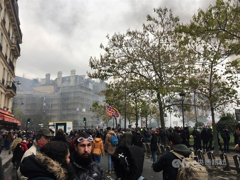 黃背心組織者宣布將重回香榭大道,警方部署大量警力因應。未料支持者卻選在義大利廣場集結。中央社記者曾婷瑄巴黎攝 108年11月16日