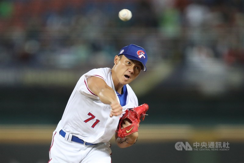 世界12強棒球賽B組預賽5日開打,中華隊首戰交手波多黎各,推出江少慶(圖)先發,對上波多黎各推出的29歲右投克魯茲(Fernando Cruz)。中央社記者張新偉攝 108年11月5日