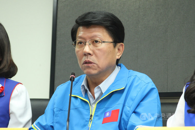 國民黨台南市黨部主委謝龍介(圖)19日在台南市議會召開記者會,宣布決定不計個人得失,以大局為重,留在黨的不分區立委名單內。中央社記者楊思瑞攝 108年11月19日