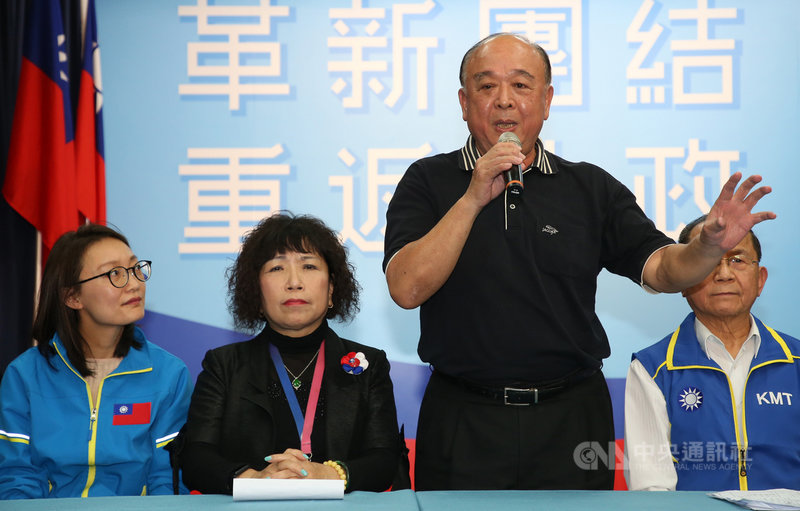 國民黨不分區立委聯合記者會20日在媒體中心舉行,列入不分區立委名單的普大應用材料股份有限公司執行董事吳怡玎(左起)、前警大教授葉毓蘭等人出席,國軍退將吳斯懷(右2)說明理念。中央社記者鄭傑文攝 108年11月20日