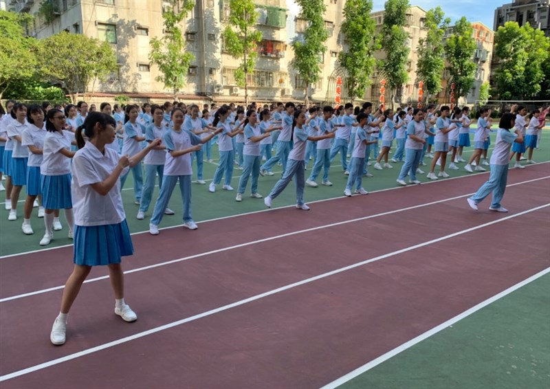 天主教新北市崇光女子高級中學因應少子化衝擊,國中部將於109學年度開始招收男生,明年申請更名為「崇光中學」。(圖取自web.ckgsh.ntpc.edu.tw)