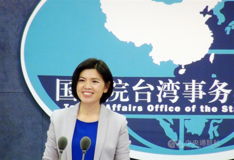 中國國台辦發言人朱鳳蓮27日表示,台灣目前已有72名專家學者進入「千人計畫」,在中國大陸大專院校任教的台籍教師有1600餘人。中央社記者周慧盈北京攝 108年11月27日