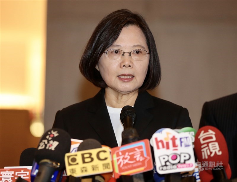 立法院對總統蔡英文博士學位論文召開公聽會，蔡英文29日表示，「我的論文是真的，我的學位也是真的」，並指立法院是審法案、審預算之處，而不是個人操作選舉的地方。（中央社檔案照片）
