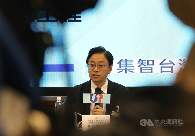 國民黨籍總統參選人韓國瑜29日國政報告,副總統參選人張善政(中)也出席。中央社記者游凱翔攝 108年11月29日