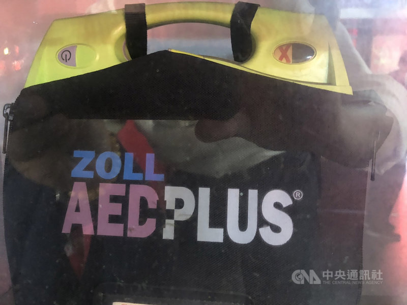 有熱心的民間自動體外心臟電擊去顫器(AED)巡守員發現,有些AED已經出現異常訊號,但沒適當處理,如果真遇緊急狀況,恐錯失救人先機。(台灣公眾除顫發展協會提供)中央社記者陳偉婷傳真 108年12月1日