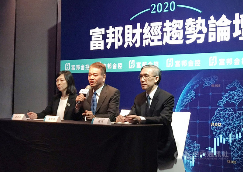 富邦金2日上午舉行「2020富邦財經趨勢論壇」,預估台股在2020年第1季,有機會向上突破歷史高點12682點。中央社記者劉姵呈攝 108年12月2日