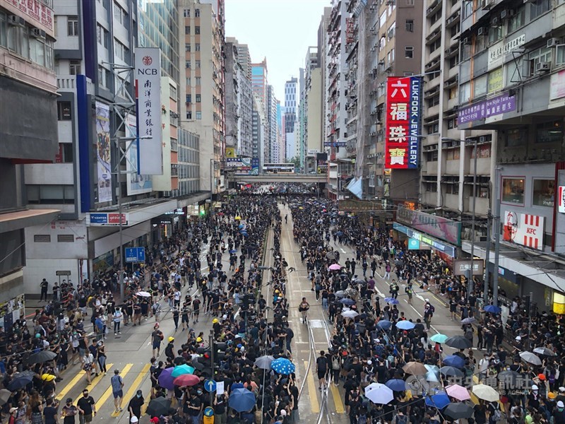 IHS Markit調查顯示,11月香港私營經濟陷入自2003年初SARS疫情爆發以來最嚴重衰退。(中央社檔案照片)