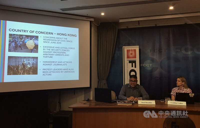 非政府人權組織CIVICUS和亞洲論壇4日在曼谷發布2019年受威脅的公民力量報告,特別提到香港反送中運動。中央社記者呂欣憓曼谷攝 108年12月4日