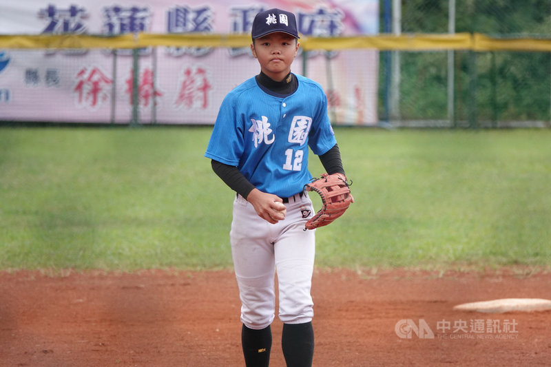 2019年第7屆花蓮台彩威力盃全國少棒賽賽程持續進行,桃園市隊7日一日兩戰,陣中吳旻哲投打俱佳、表現亮眼,率隊挺進冠軍決戰。中央社記者謝靜雯攝 108年12月7日