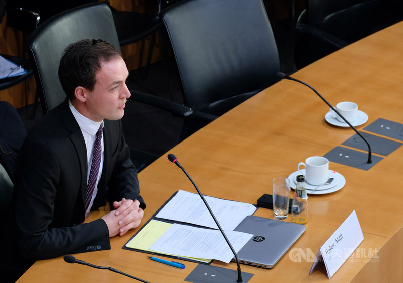 德國另類選擇黨(AfD)議員胡柏(Johannes Huber)9日在公聽會上關心台灣的總統、副總統被禁止入境歐盟的規定和一中政策的內涵。中央社記者林育立柏林攝 108年12月10日