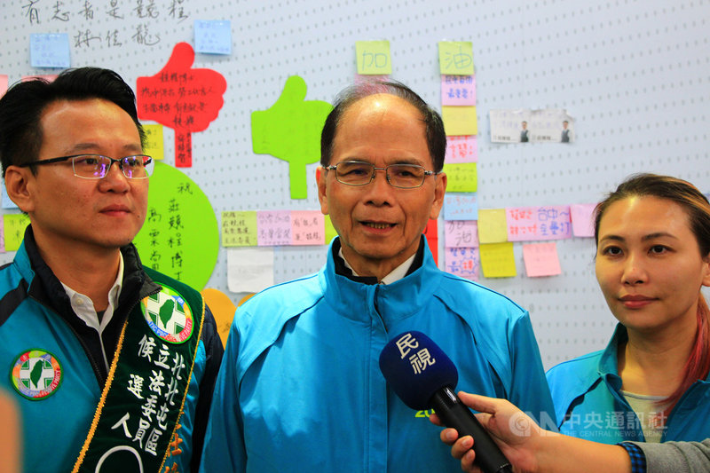 前行政院長游錫堃(中)10日表示,台灣一定要跟中國保持距離,這次台灣大選非常關鍵,如果讓親中的當選,台灣的民主自由都會有問題。中央社記者蘇木春攝 108年12月10日