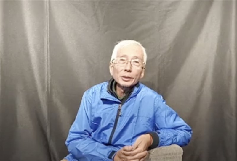 同志運動先驅祁家威(圖)10日晚間透過臉書直播表達自己的投票立場,強調他會投票支持總統蔡英文連任。(圖取自祁家威臉書facebook.com)