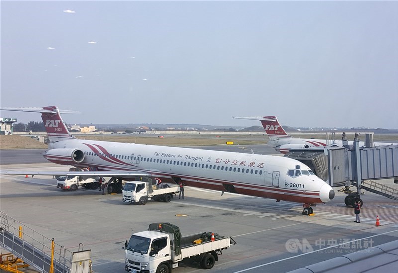 遠東航空12日傳出將停業,發言人盧紀融證實,13日起停止一切飛航營運。(中央社檔案照片)