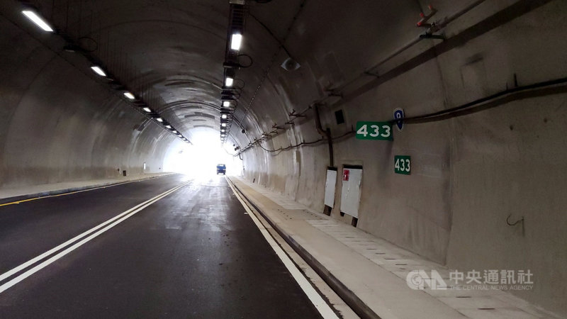 南迴公路拓寬工程「草埔隧道」完工,預計12月23日全線通車。中央社記者盧太城台東攝 108年12月14日