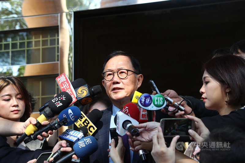中國國民黨台北市長候選人丁守中(中)提起選舉無效訴訟,台灣高等法院17日二審宣判丁守中敗訴,因選舉無效訴訟採二審終結,因此宣判即定讞。中央社記者王騰毅攝 108年12月17日