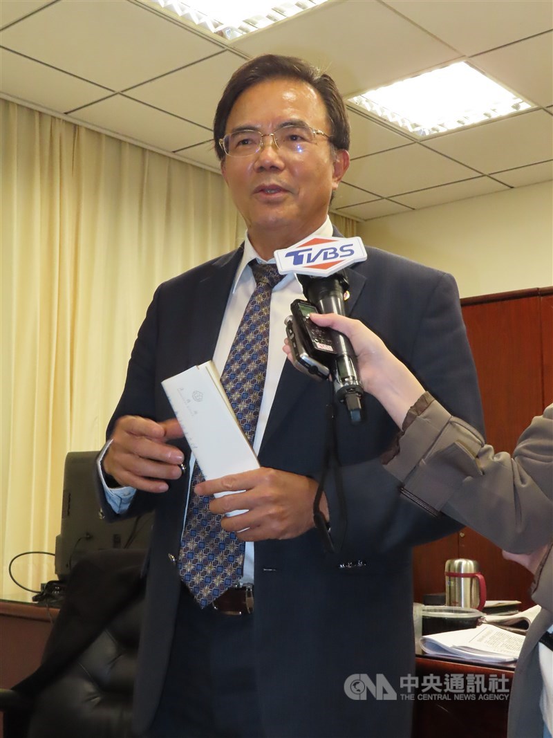 法務部政務次長蔡碧仲(圖)在臉書發文支持民進黨立委候選人蕭美琴,遭質疑違反行政中立。蔡碧仲18日回應,他沒有違反行政中立,也沒有擔任法務部政次而不自制的問題。中央社記者蕭博文攝 108年12月18日