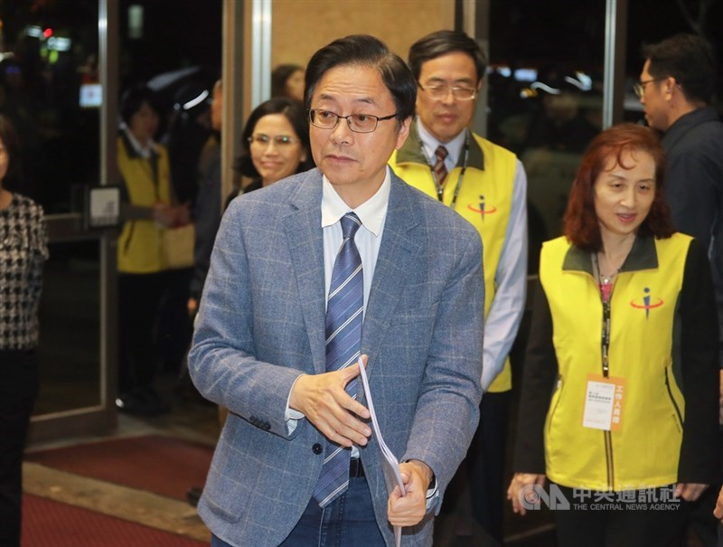 第15任總統副總統選舉已進入倒數階段,公辦副總統候選人電視政見發表會20日晚間在公視進行,國民黨候選人張善政(前)出席發表政見。中央社記者裴禛攝 108年12月20日