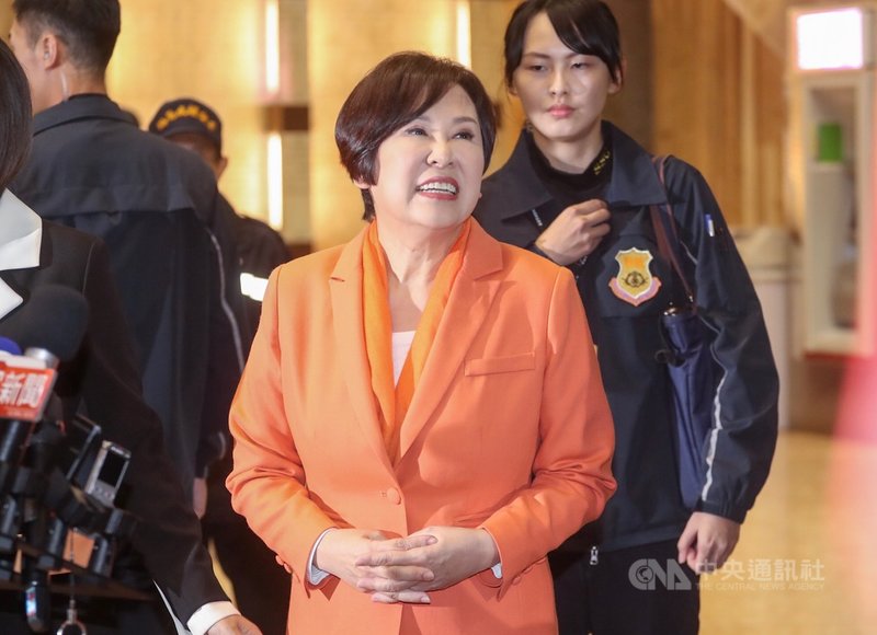 第15任總統、副總統選舉的副總統候選人電視政見發表會20日晚間在公視登場,親民黨候選人余湘(前)會中表示,民進黨、國民黨一定會想辦法忽略親民黨,尤其民進黨,所謂改革都在整肅敵對政黨,「至於在野黨,就更不用提了。」中央社記者裴禛攝 108年12月20日