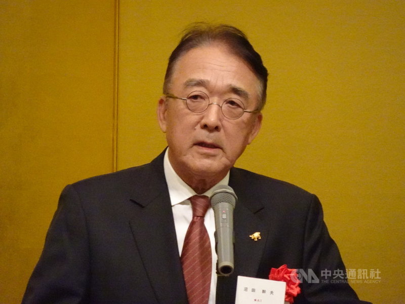 日本台灣交流協會前台北事務所代表沼田幹夫在東京以「日台關係的現狀與展望」為題進行演講時表示,今年1月2日,中國國家主席習近平「一國兩制」台灣方案的談話、6月香港「反送中」運動,讓總統蔡英文支持率暴增,是習近平送給蔡英文的禮物。中央社記者楊明珠東京攝 108年12月23日