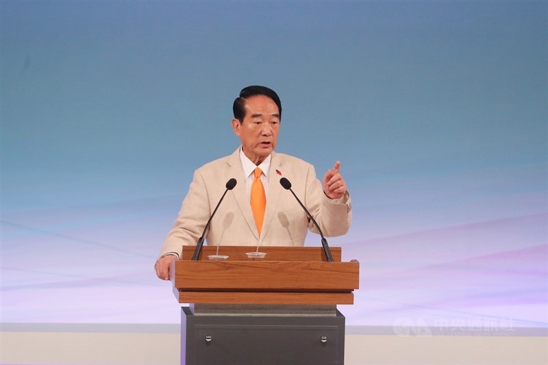 2020總統大選電視辯論會29日下午在公視登場,3名總統候選人首度同台辯論,親民黨候選人宋楚瑜會中表示,對於勞基法、一例一休問題,顯然事先沒有好好溝通,案子是由單獨立委提出,未經行政院跨部會討論,他主張一業一法,重新檢討一例一休問題。中央社記者裴禛攝 108年12月29日