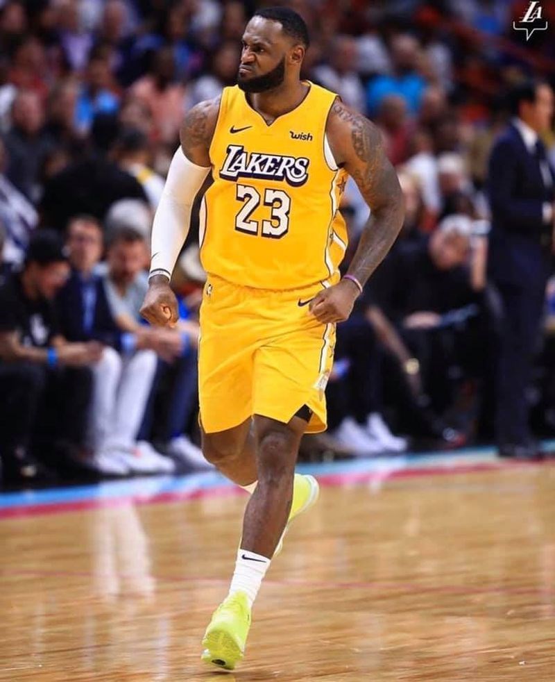 詹姆斯(圖)可說是美國職籃NBA歷來最偉大的球員之一,與「籃球大帝」喬丹(Michael Jordan)齊名。(圖取自facebook.com/LeBron)
