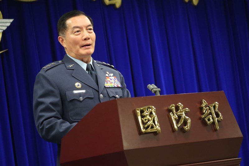 參謀總長沈一鳴上將(圖)等人2日搭乘黑鷹直升機執行春節慰勞行程時,因不明原因迫降新北烏來山區。空軍證實,沈一鳴等8人無生命跡象。(中央社檔案照片)