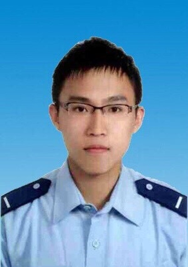 國軍黑鷹直升機2日失事,8名罹難者中,參謀少校黃聖航原本有意今年結婚,不料卻傳出噩耗。(國防部提供)