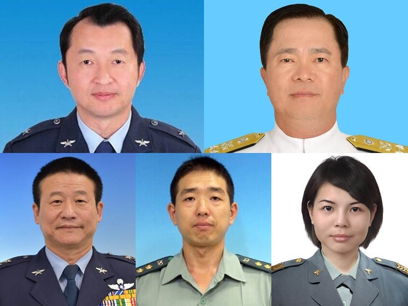 UH-60M黑鷹直升機2日失事新北坪林、宜蘭交界處。獲救者有作計室處長劉孝堂少將(上排左起)、後次室次長黃佑民中將、通次室曹進平中將(下排左起)、作計室參謀周欣頤中校、軍聞社陳映竹。(提供照片)