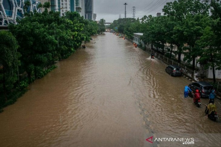 印尼近日降下暴雨，引發暴洪和土石流災情，造成大雅加達地區至少43人喪命。（印尼安塔拉通訊社提供）中央社
