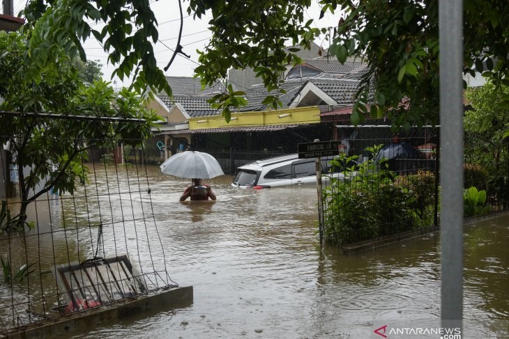 印尼首都雅加達都會區近日降下創紀錄豪雨,洪患及土石流災情至少造成53人喪命。(安塔拉通訊社提供)