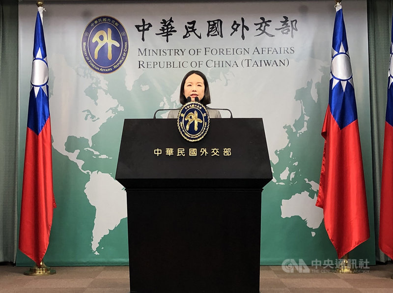 參謀總長沈一鳴上將等8名將士殉職,公奠儀式14日舉行。外交部拉美司副司長劉聿綺表示,宏都拉斯、尼加拉瓜、瓜地馬拉、巴拉圭等國的駐台大使到場致意。中央社記者侯姿瑩攝 109年1月14日