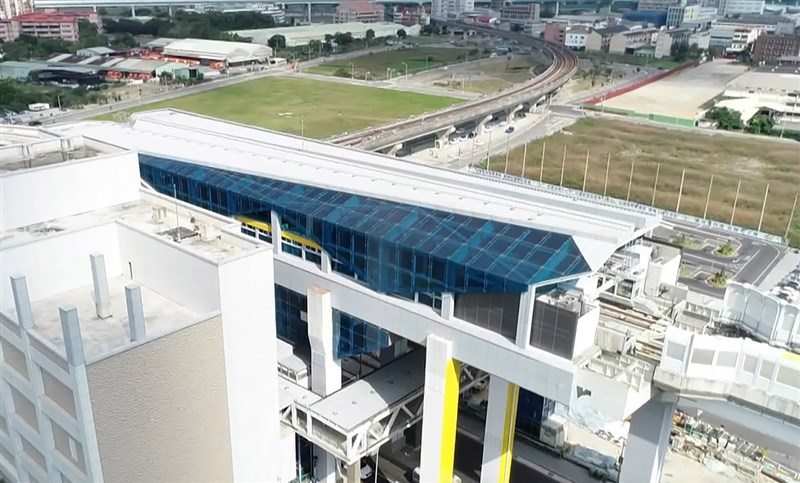 捷運環狀線通車後,新北產業園區站將可轉乘機場捷運,整體外觀以飛機為設計主軸,將太陽能光電板裝在機翼,設計感十足。(新北市府捷運局提供)中央社記者葉臻傳真 109年1月16日