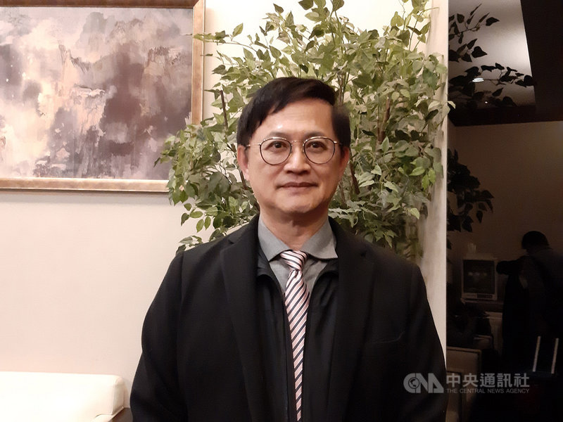 和碩聯合科技董事長童子賢17日在旺年會記者會表示,5G、人工智慧(AI)、物聯網(IoT)帶動整體科技轉換,就是「典範轉移」,一旦來臨就波濤洶湧,勢不可擋。中央社記者潘智義攝 109年1月17日