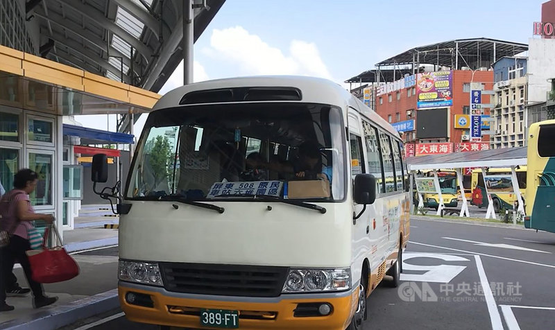 屏東縣政府主辦的「屏行時空．微旅行」微電影比賽結果出爐，得獎作品完美呈現以搭乘公共運輸的方式，遊玩屏東各個景點。（屏東縣政府提供）中央社記者郭芷瑄傳真　109年1月17日